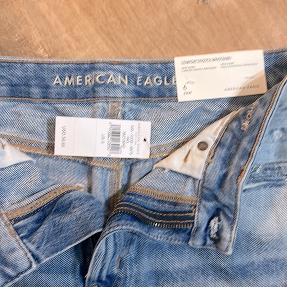 American Eagle distressed mom shorts. Size 6/28. - Picture 4 of 4